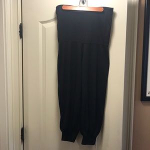 Black crop yoga style pants